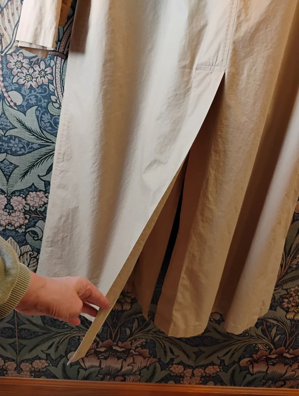 Vintage Burberry Beige Light Weight Trench Coat - Picture 8 of 10